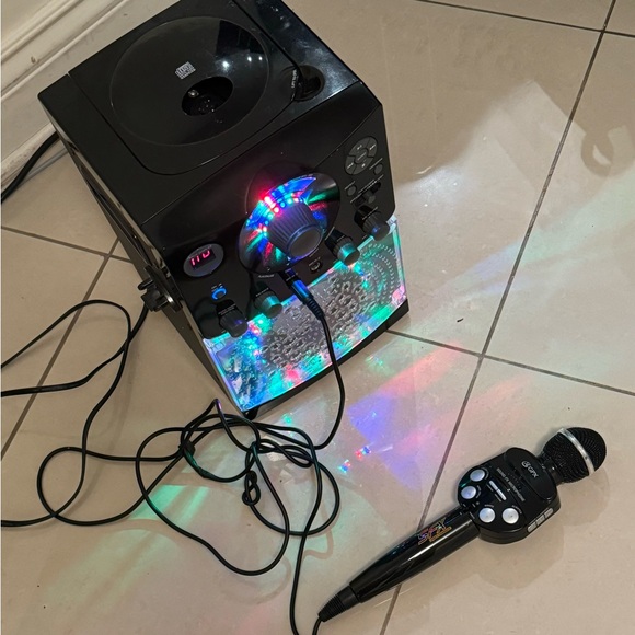 Karaoke machine (portable) - Picture 3 of 6